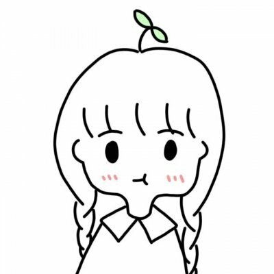 女子穿着带有巨大吊牌旗袍街头拍照